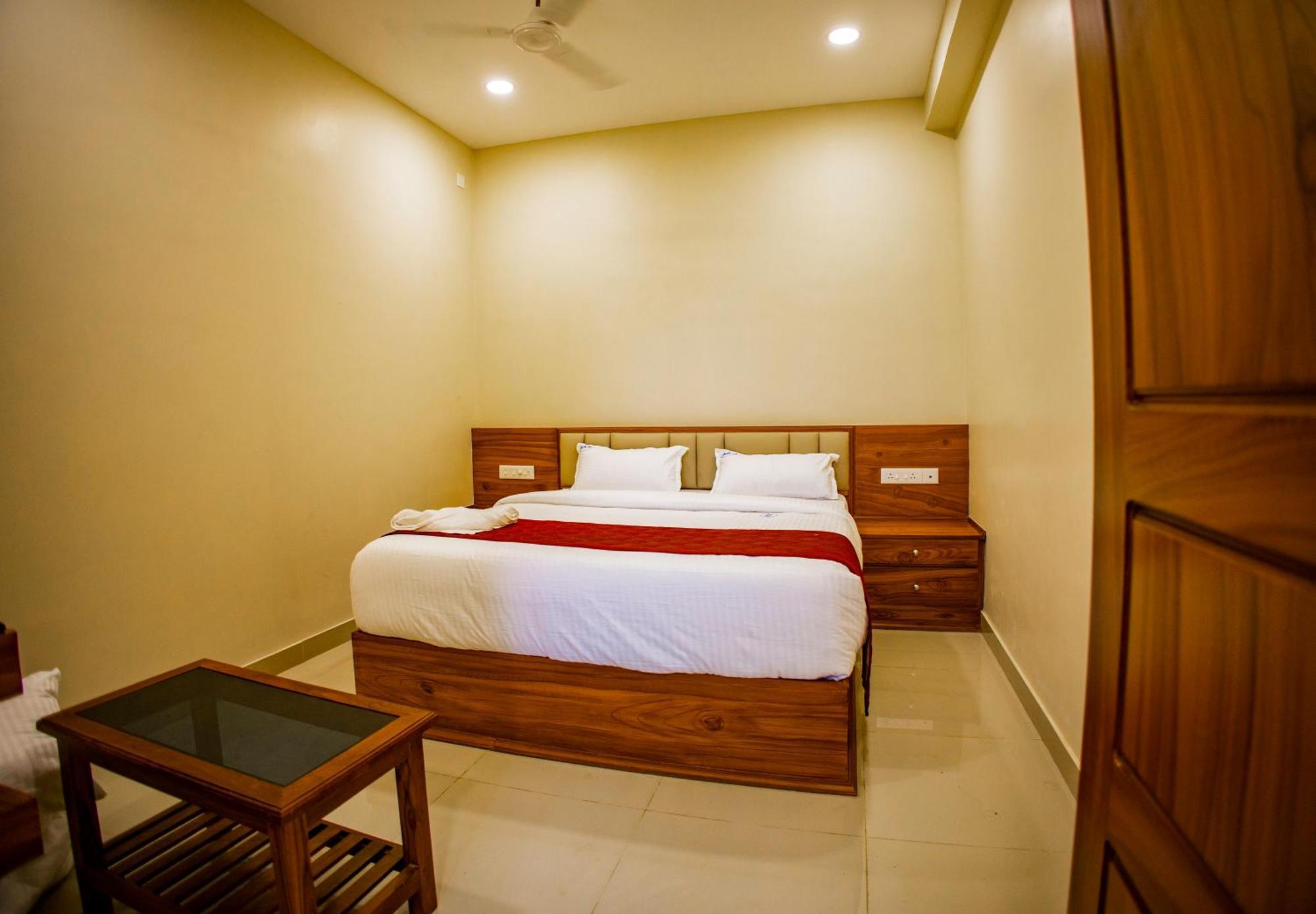 Kkm International Hotel Kuzhittura Ngoại thất bức ảnh